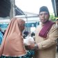 Kakan Kemenag Boltara Idrus Sante berikan Bantuan kpada masyarakat