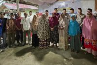 Jajaran Polres Boltara dan Polsek Pinogaluman bersama  masyarakat, kaum dhuafa di Kecamatan Pinogaluman