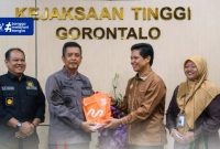 Kepala Kejaksaan Tinggi (Kajati) Gorontalo, Riyono, SH, M.Hum. , Bersama Kepala Badan Pusat Statistik (BPS) Provinsi Gorontalo, Dr. Watekhi, S.Si., MSE. , di kantor Kejati Gorontalo pada Kamis (9/4/2026).