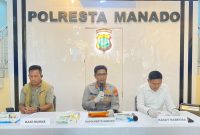 Kapolresta Manado Kombes Pol Irham Halid, saat konferensi pers didampingi, Kasat Narkoba Polresta Manado Kompol Hilman Muthalib dan Kasi Humas Iptu Agush Haryono, Senin, 13 April 2026.