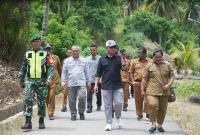 Bupati Bolaang Mongondow Utara bersama rombongan Pemerintah kecamatan dan desa setempat meninjau langsung progres di Desa Bintauna Pantai, Kecamatan Bintauna pada Selasa (14/4/2026)