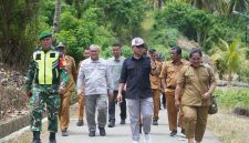 Bupati Bolaang Mongondow Utara bersama rombongan Pemerintah kecamatan dan desa setempat meninjau langsung progres di Desa Bintauna Pantai, Kecamatan Bintauna pada Selasa (14/4/2026)