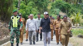 Bupati Bolaang Mongondow Utara bersama rombongan Pemerintah kecamatan dan desa setempat meninjau langsung progres di Desa Bintauna Pantai, Kecamatan Bintauna pada Selasa (14/4/2026)