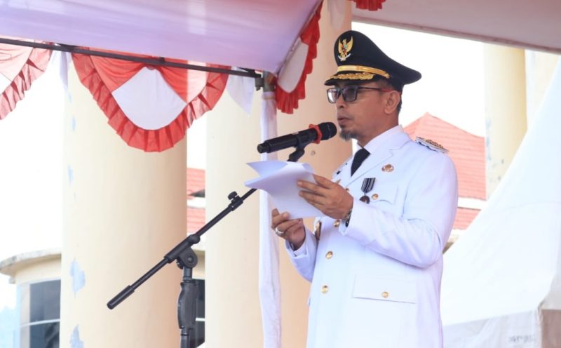 Bupati Bolaang Mongondow Utara Dr. Sirajudin Lasena, SE., M.Ec.Dev.,membacakan sambutan tertulis Menteri Dalam Negeri (Mendagri) RI.